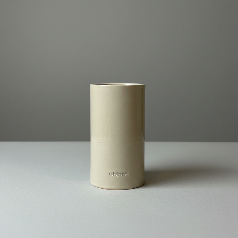 Professional studio image of lepelpot